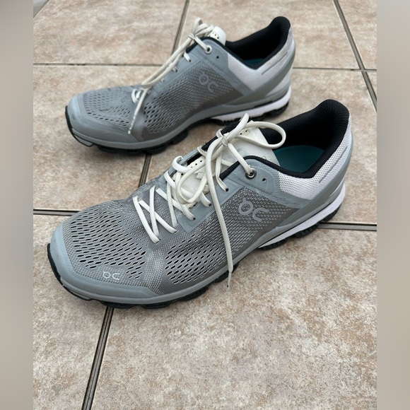 On Cloud  Men\'s Running Shoes